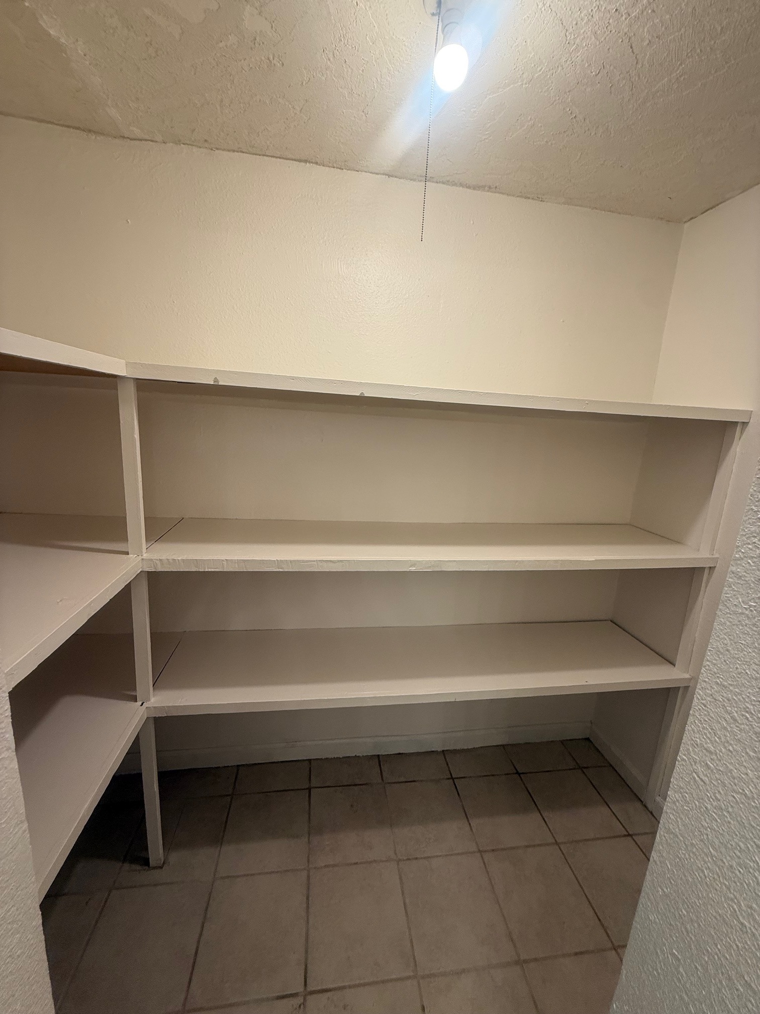 Building Photo - 561 Valley Ave