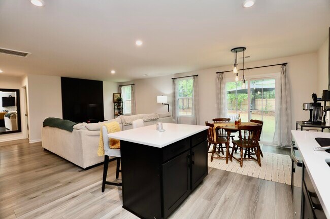 Building Photo - 1029 Bermuda Cedar Ln