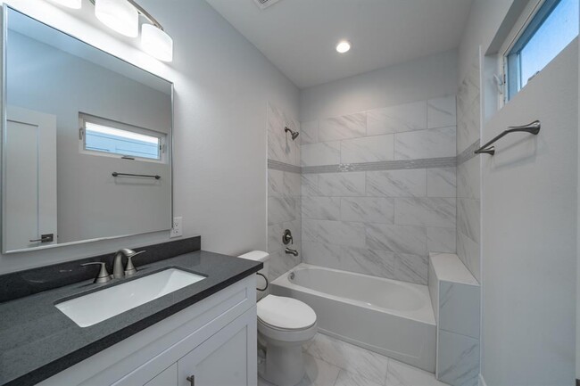 Building Photo - 1328 W 23rd St
