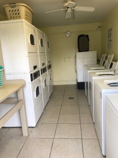 Laudry facilities - 213 S McMullen Booth Rd