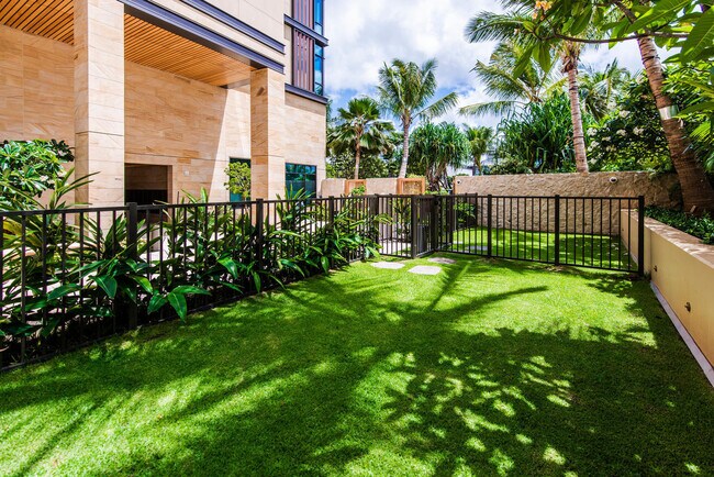 Building Photo - Luxurious Living at Park Lane 1304