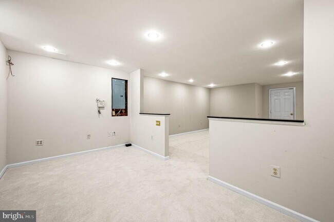 Building Photo - 120 Elizabeth Ct