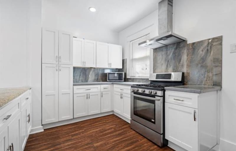 Building Photo - 719 S Montreal Ave