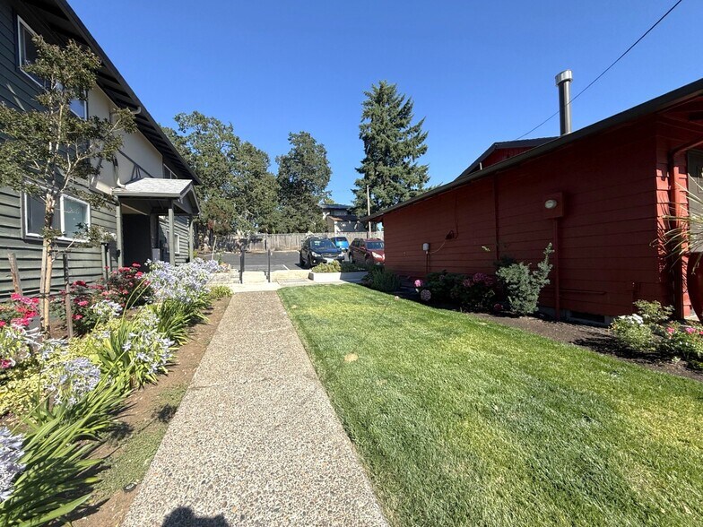 Building Photo - 17400 Webster Rd