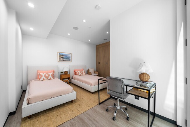 Building Photo - 838 California Ave