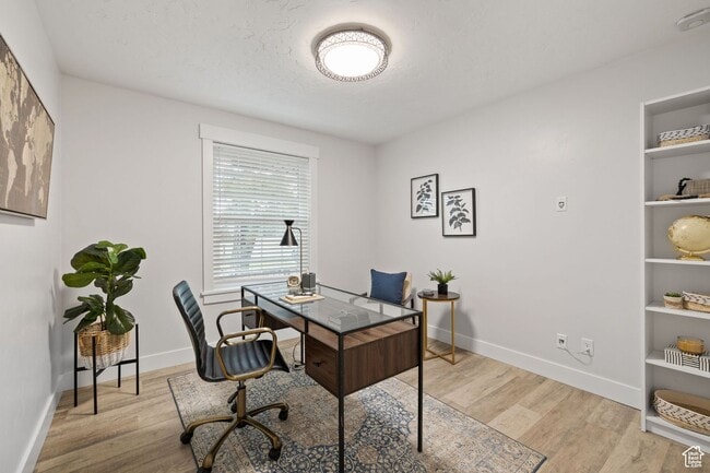 Building Photo - Beautiful 4 Bd. 3 Bath Home w/Mother-In-La...