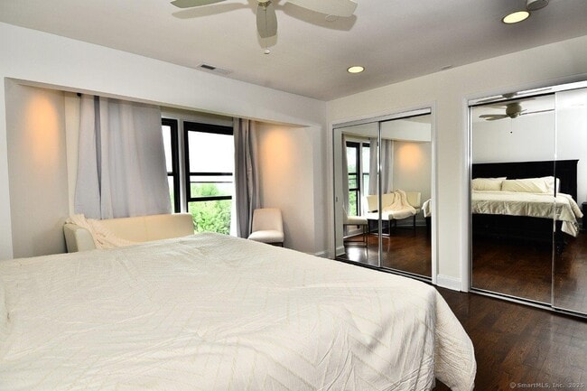 Building Photo - 178 Flax Hill Rd