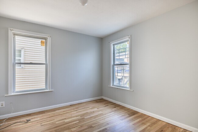 Building Photo - 668 Grand St