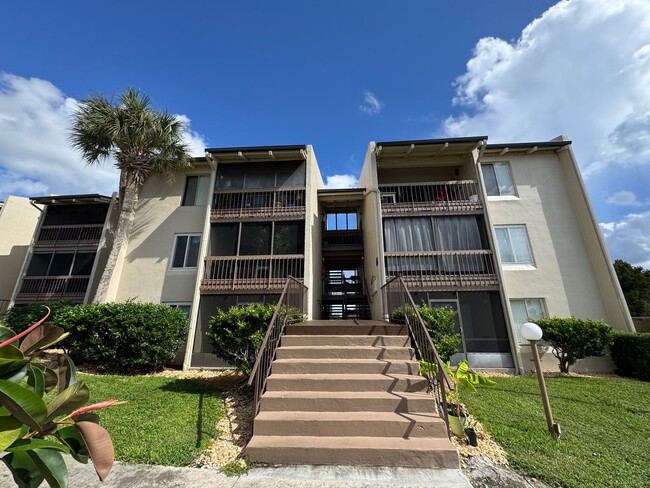 Building Photo - Altamonte Springs 1/1 Condo ~ Lakefront Community ~ Great Amenities!!