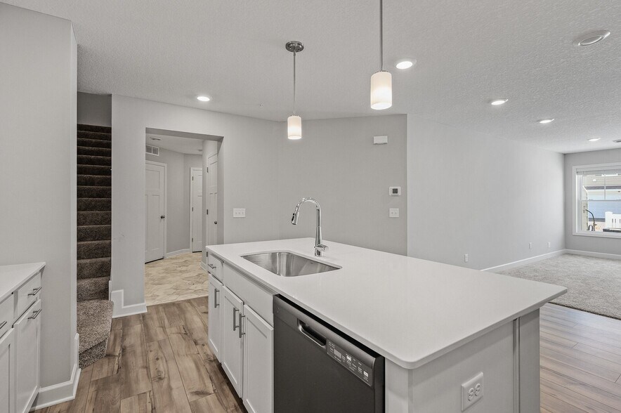 Building Photo - 15008 Ahena Curv