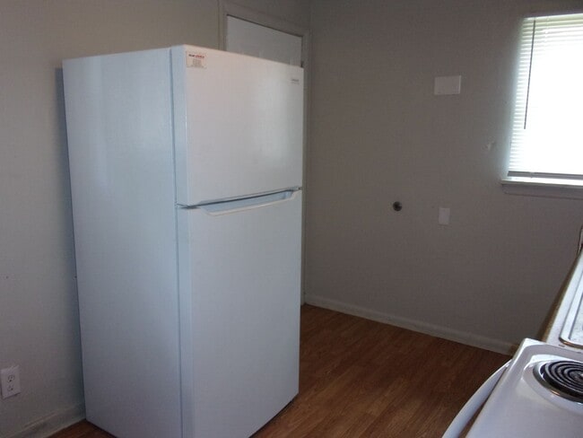 Building Photo - $1,000.00 off First Month's Rent - 2 Bedro...