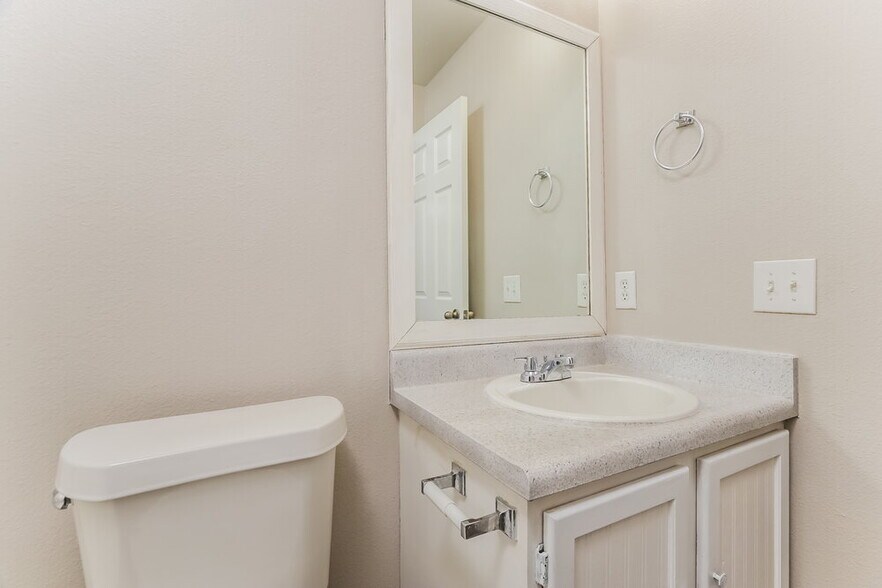 Building Photo - 326 Silver Bit