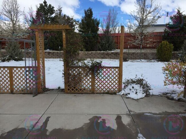 Building Photo - Beautiful 3BR 2 Bath home with RV Parking!...