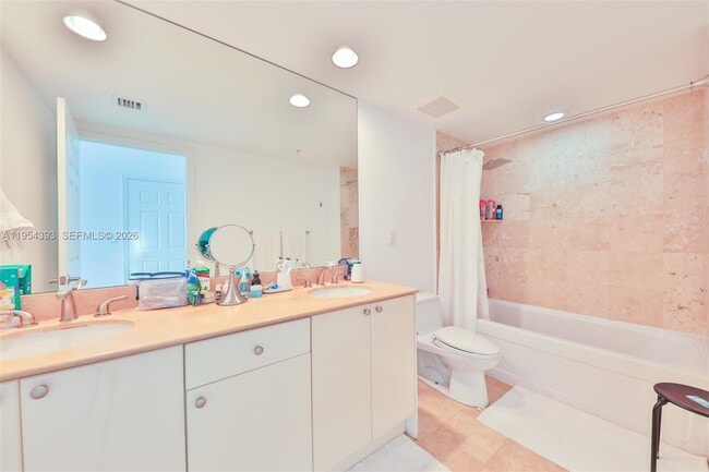 Building Photo - 1755 E Hallandale Beach Blvd