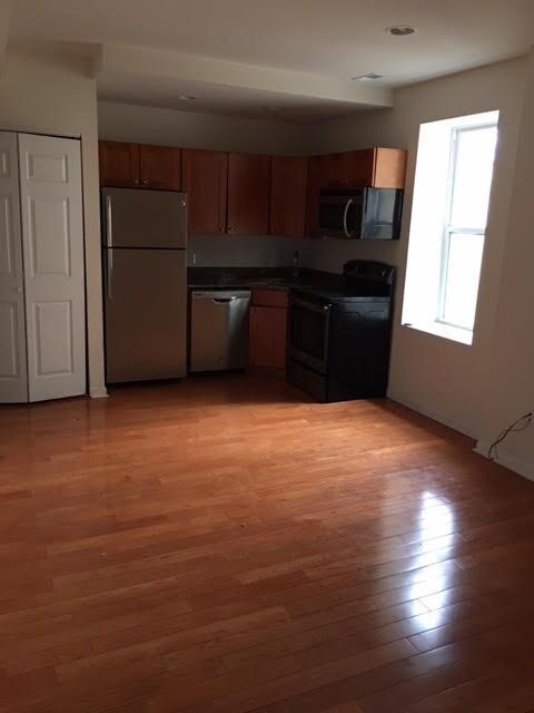 Building Photo - 674 N 34th St