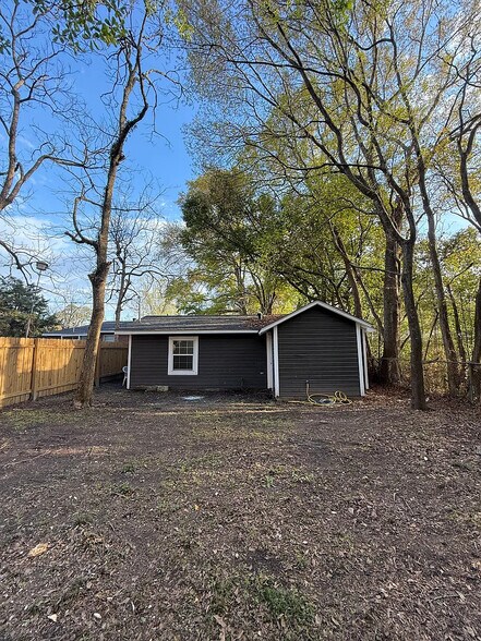 Building Photo - 2566 Pleasant Valley Rd