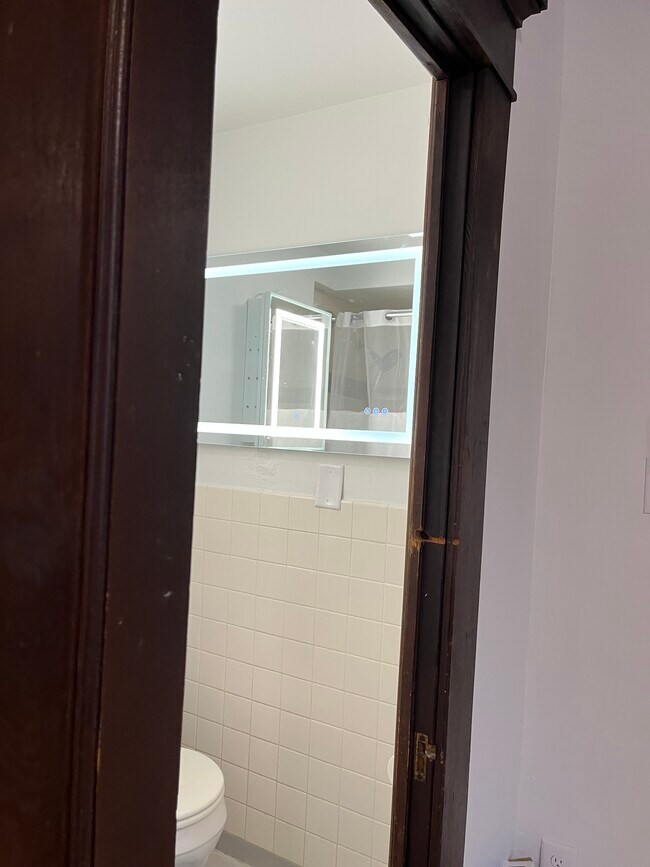 Building Photo - 32 E Northwood Ave