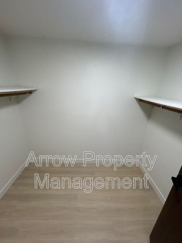 Building Photo - 207 E Arbor Ave