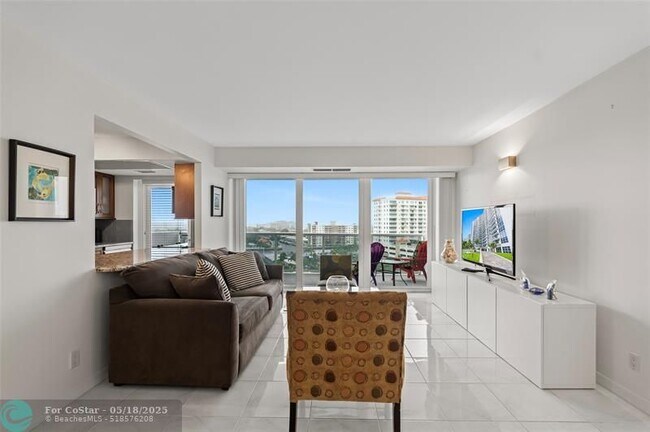 Building Photo - 2841 N Ocean Blvd