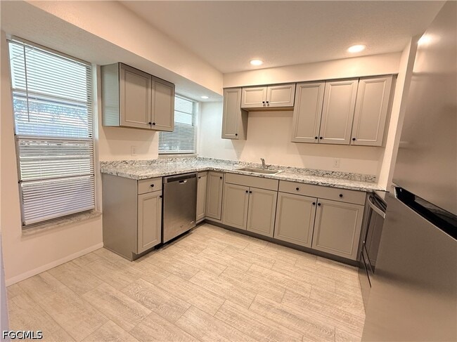 Building Photo - 1501 SE 32nd St