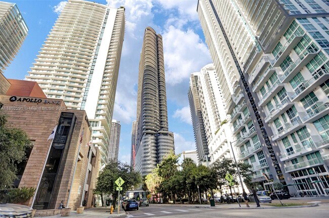 Building Photo - 1000 Brickell Plaza
