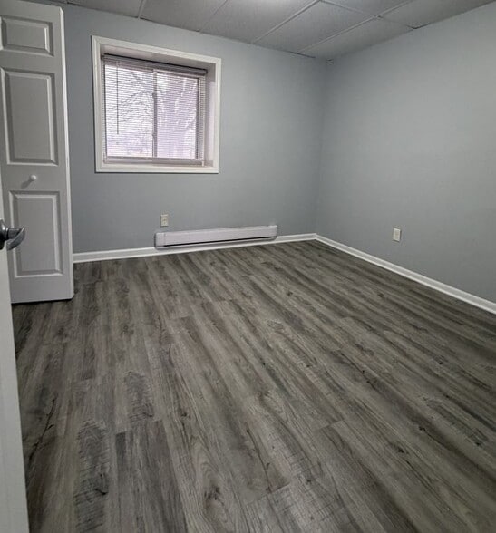 Building Photo - 9492 Linden Rd