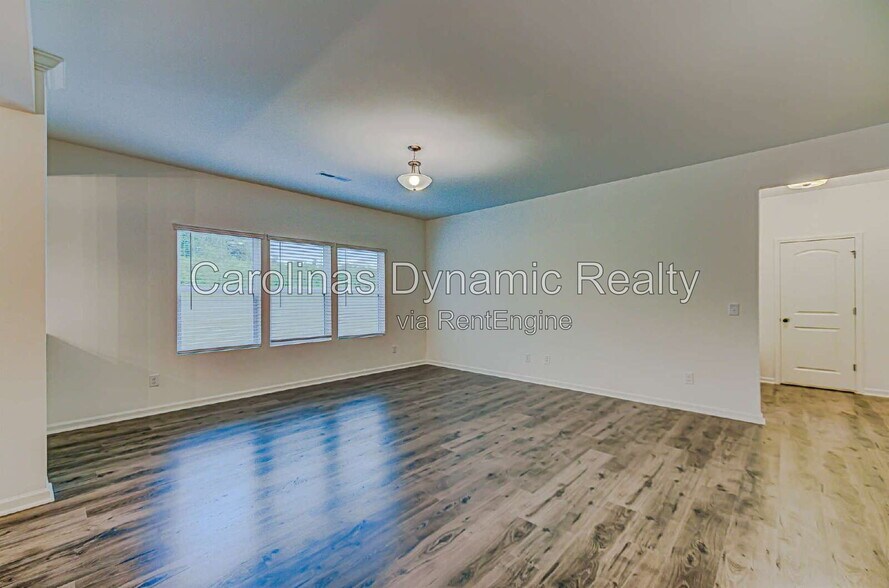 Building Photo - 4020 Beacon Ave