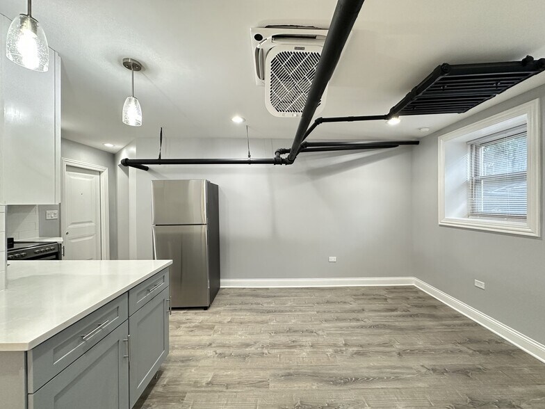 Building Photo - 1224 W Rosemont Ave