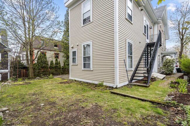 Building Photo - 48 Spring Park Ave