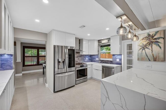 Building Photo - 2407 NE 17th Terrace