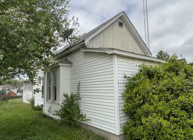 Building Photo - $290 Month $500 Down