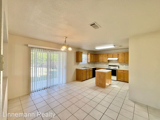 Building Photo - 3 br, 2.5 bath House - 4008 Sunflower Drive