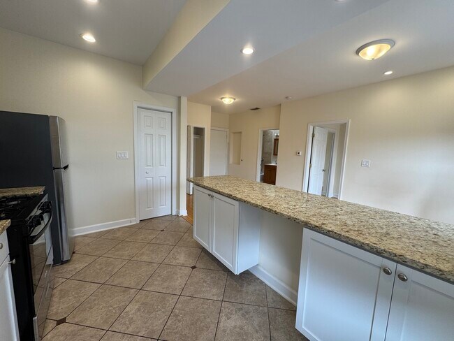 Building Photo - 1746 W Estes Ave