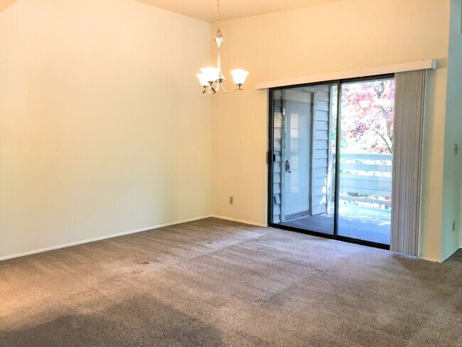 Building Photo - Spacious 2db, 2ba Condo Downtown Bellevue in Tranquil Setting