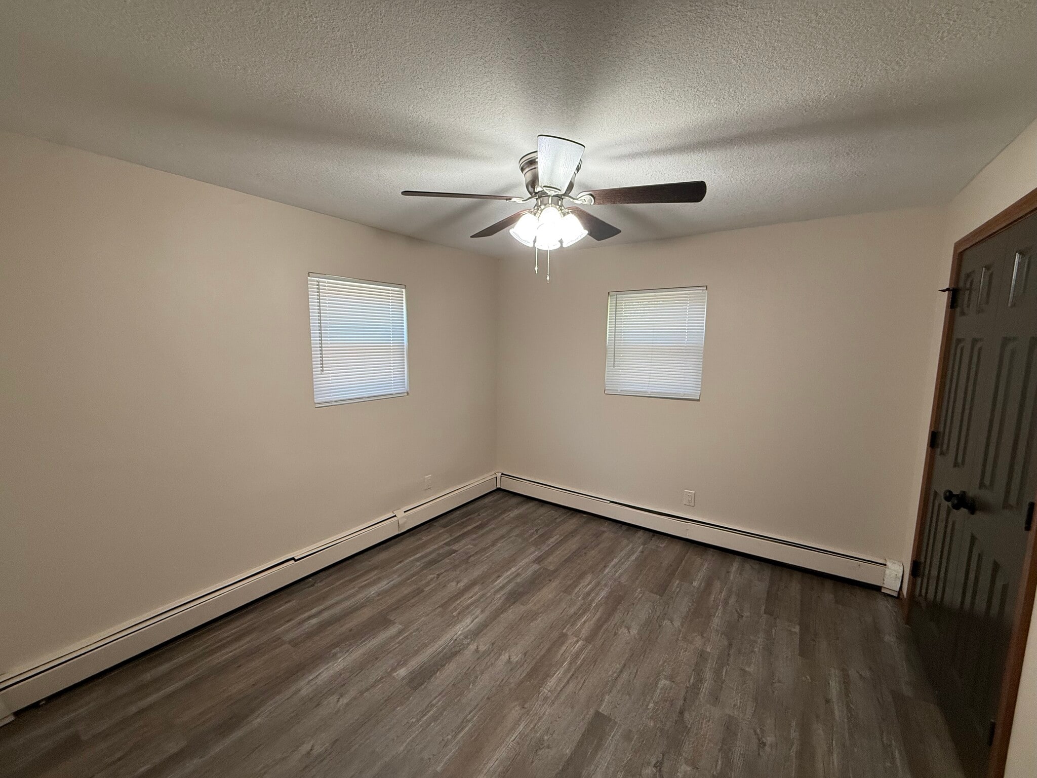 Bedroom - 1322 W Montrose St