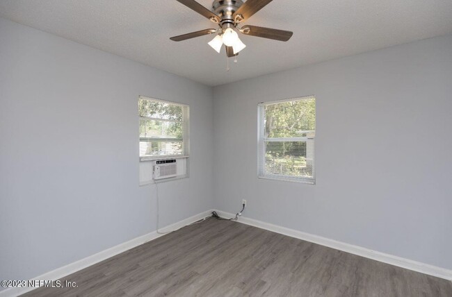 Building Photo - 2513 Spirea St