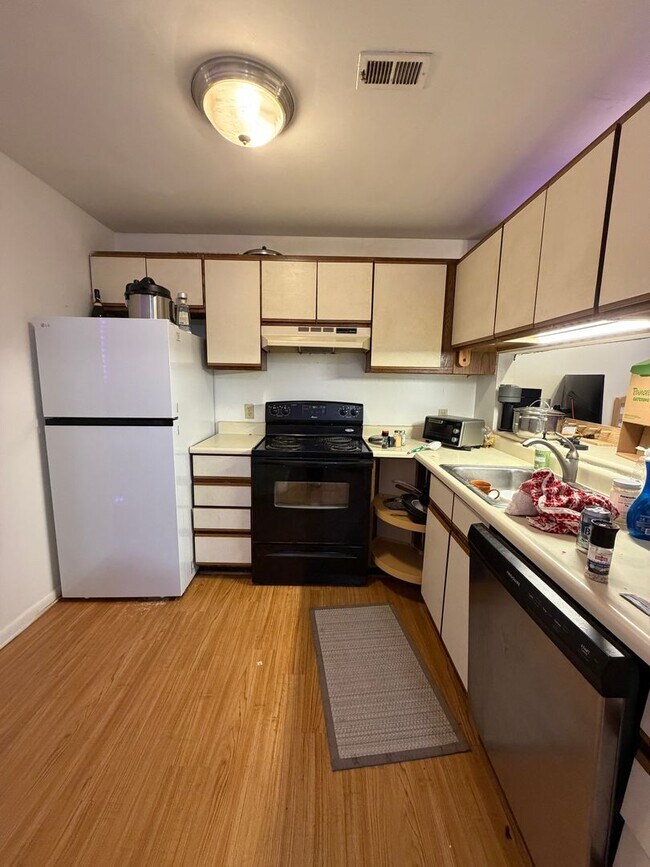 Building Photo - Available for the 2026-2027 lease term.