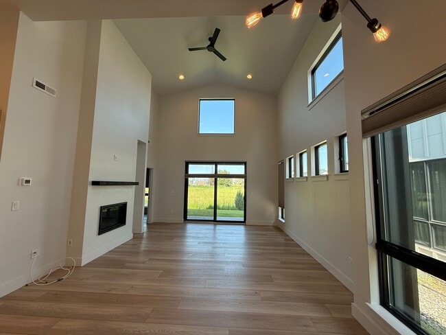 Building Photo - 1401 Windrow Dr