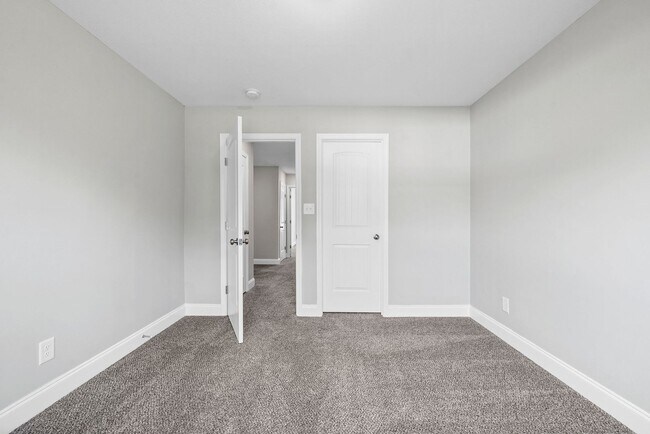 Building Photo - Pet Friendly Four Bedroom!