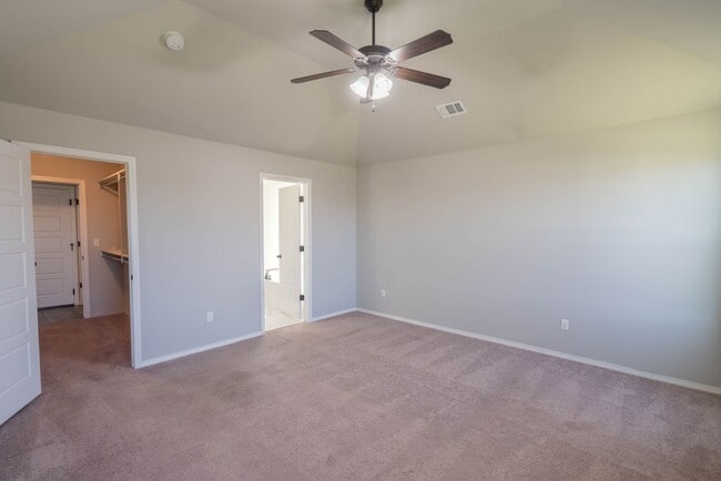 Building Photo - 3 Bed | 2 Bath in Broken Arrow!