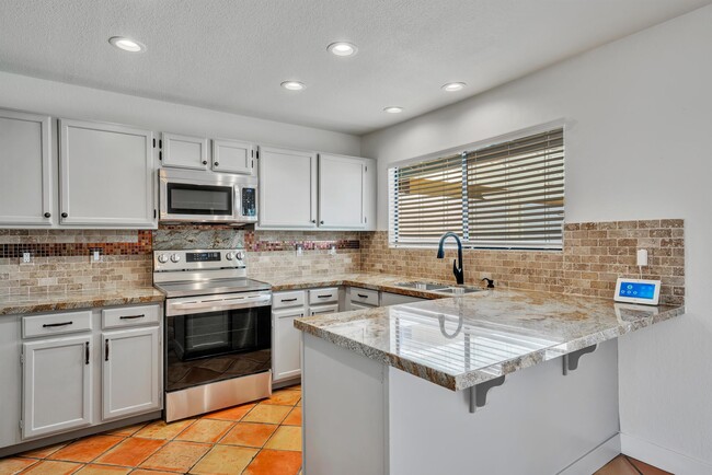 Building Photo - 53475 Avenida Herrera