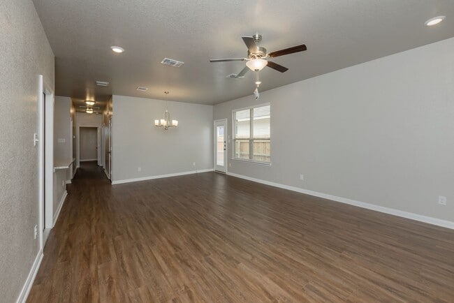 Building Photo - Beautifully designed and thoughtfully maintained duplex