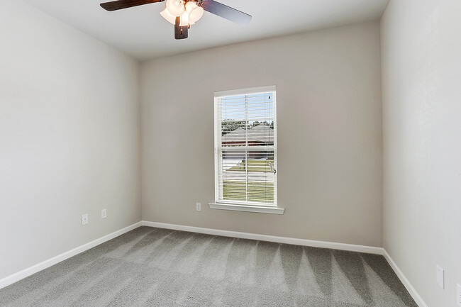 Building Photo - 18322 Sunset Park Dr