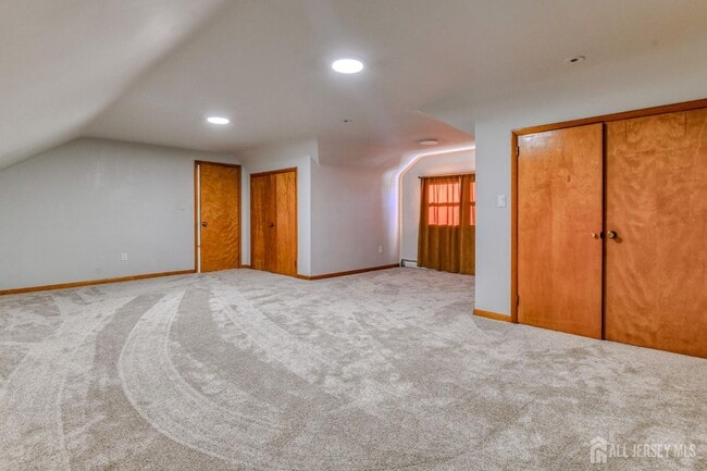 Building Photo - 737 Roseland Pl
