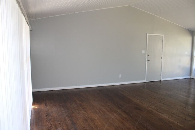 Building Photo - In the Heart of Midwest City *FIRST FULL MONTH FREE!!