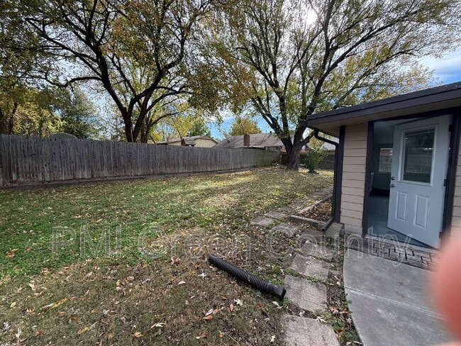 Building Photo - 2019 S Gum Ave