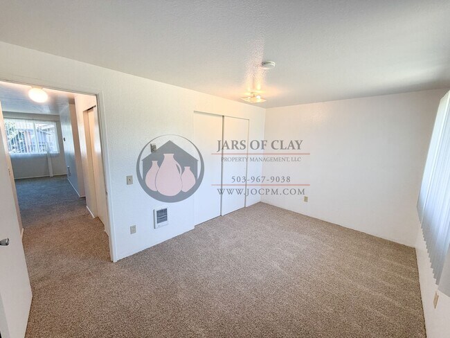 Building Photo - Upstairs Two Bedroom Apartment in Keizer