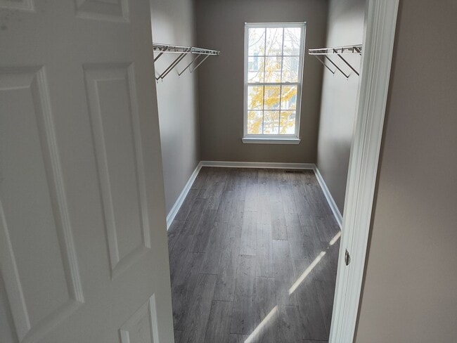 Building Photo - Beautifully maintained 4-bedroom, 2.5-bath over 2,200 sqft with a 2 car garage!