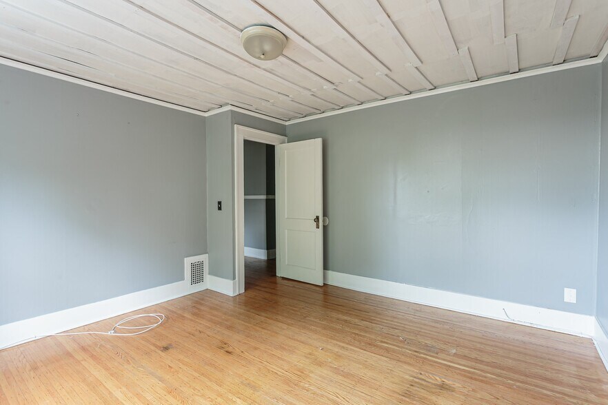 Building Photo - 4 Carroll Pl