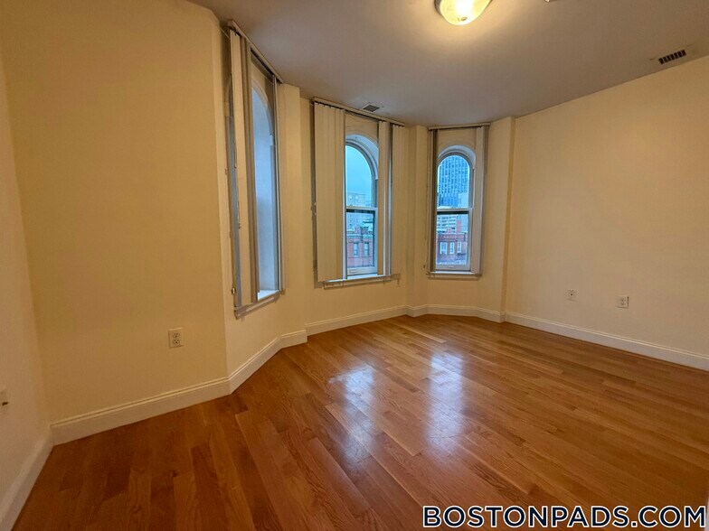 Building Photo - 90 Westland Ave